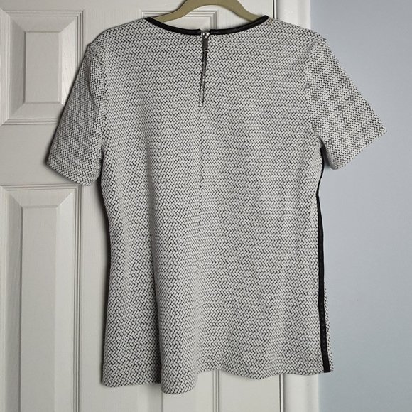 NWOT  DKNY Black and White Short Sleeve Top Size M - Picture 2 of 5